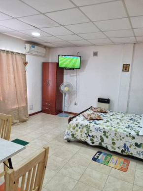Monoambiente con TV y Heladera